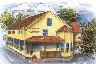 Zeichnung der Fassade des Landgasthofs Schmidt mit gelbem Geb&auml;ude, roten D&auml;chern und Fensterblumen in einer gr&uuml;nen Umgebung.