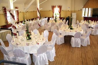 Dining hall at Rh&ouml;ngasthof Zur Linde & Ferien-Appartements Rh&ouml;nsicht with round tables, white chair covers, and floral centerpieces