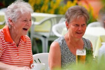 Hotel Gasthaus Hirschen - пивная с садом