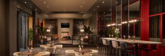 Modern eingerichteter Lobby-Bereich mit Sitzgruppen und Bar im stilvollen Ambiente des NH Collection Hotel Heidelberg.