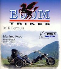 Werbung f&uuml;r BOOM Trikes mit Manfred Kopp vor einer Berglandschaft, kein Bezug zu Hotel Pension Herrenberg erkennbar.