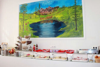 Aariana Hotel - Sal&oacute;n para desayunos