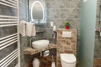 Hof von Oldenburg - Bathroom