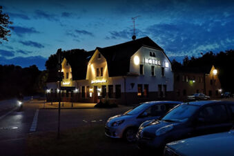 Hotel Zum Sch&auml;nzchen - Вид снаружи