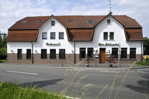 Hotel Zum Sch&auml;nzchen - Вид снаружи