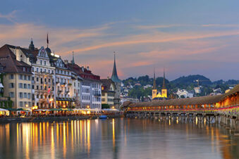 &Beta;&rho;&alpha;&delta;&iota;&nu;ή &theta;έ&alpha; &tau;&eta;&sigmaf; &pi;ό&lambda;&eta;&sigmaf; &mu;&epsilon; &phi;&omega;&tau;&iota;&sigma;&mu;έ&nu;&eta; &gamma;έ&phi;&upsilon;&rho;&alpha; &kappa;&alpha;&iota; &iota;&sigma;&tau;&omicron;&rho;&iota;&kappa;ά &kappa;&tau;ί&rho;&iota;&alpha; &sigma;&tau;&eta; &Lambda;&omicron;&upsilon;&kappa;έ&rho;&nu;&eta;, Hotel Alpha &Tau;&omicron; Garni Hotel &sigma;&alpha;&sigmaf; &sigma;&tau;&eta; &Lambda;&omicron;&upsilon;&kappa;έ&rho;&nu;&eta; &alpha;&nu;&alpha;&phi;έ&rho;&epsilon;&tau;&alpha;&iota;.